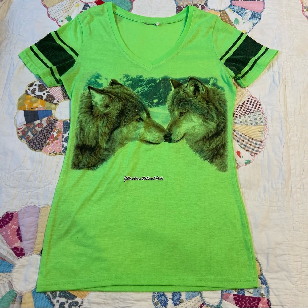 90s neon green wolf graphic v-neck tshirt